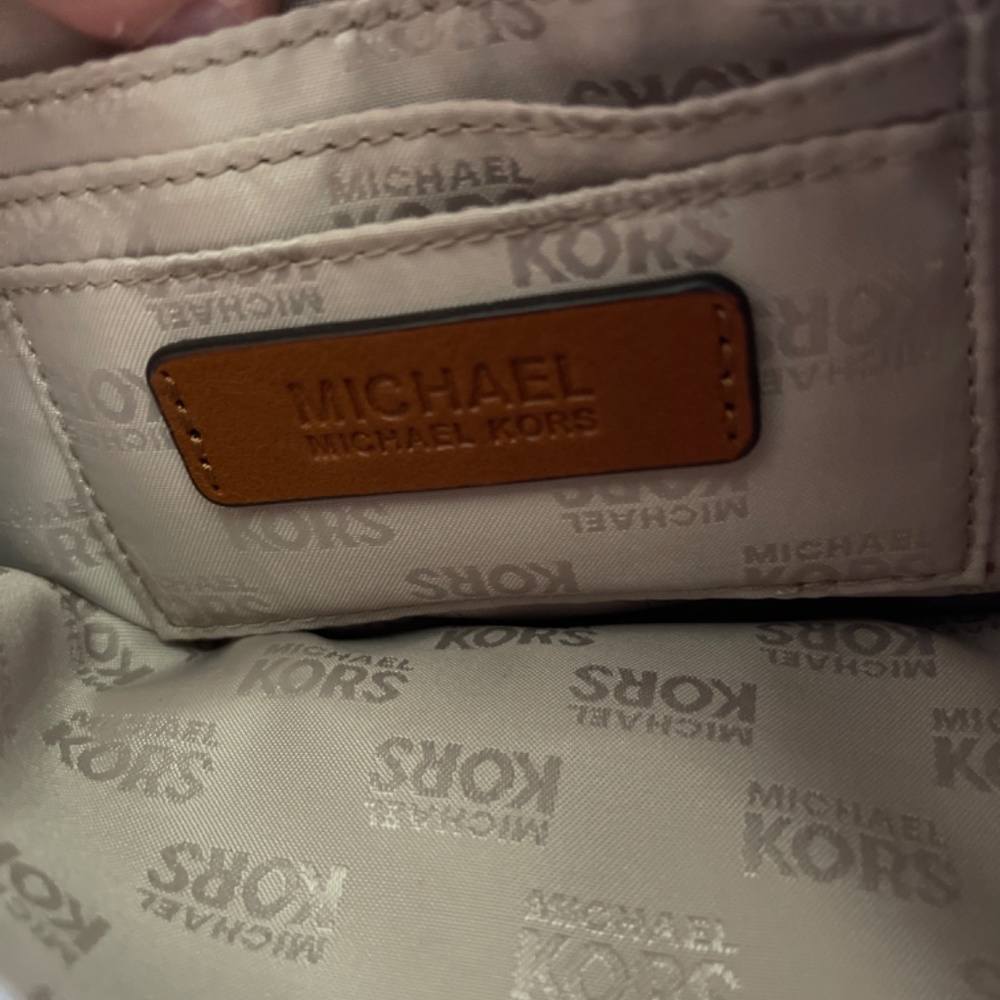 Authentic mk purse - Picture 3 of 3